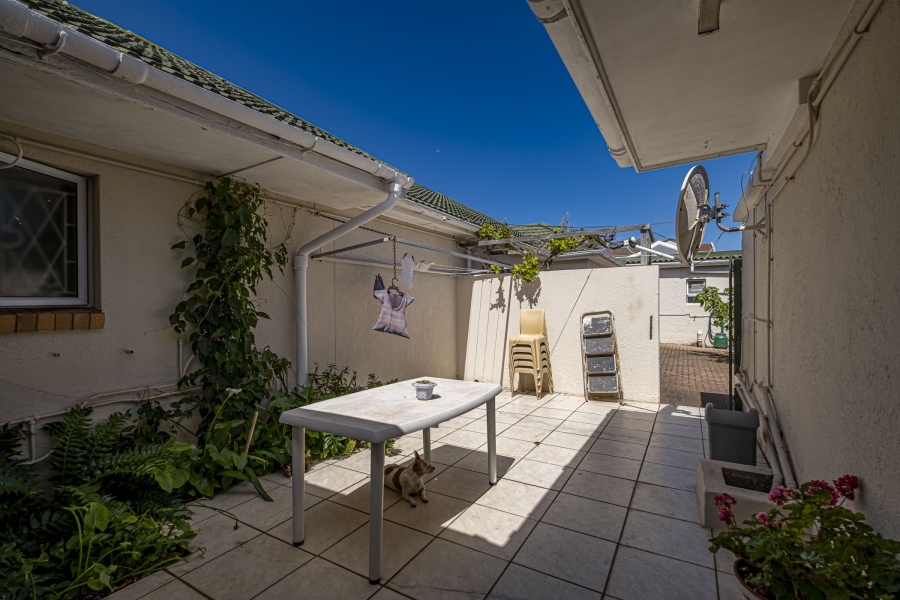 13 Bedroom Property for Sale in Summerstrand Eastern Cape